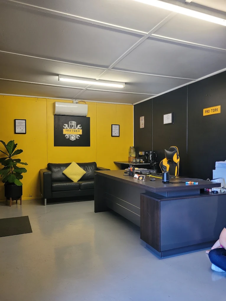 PRO-TORK Automotive workshop front