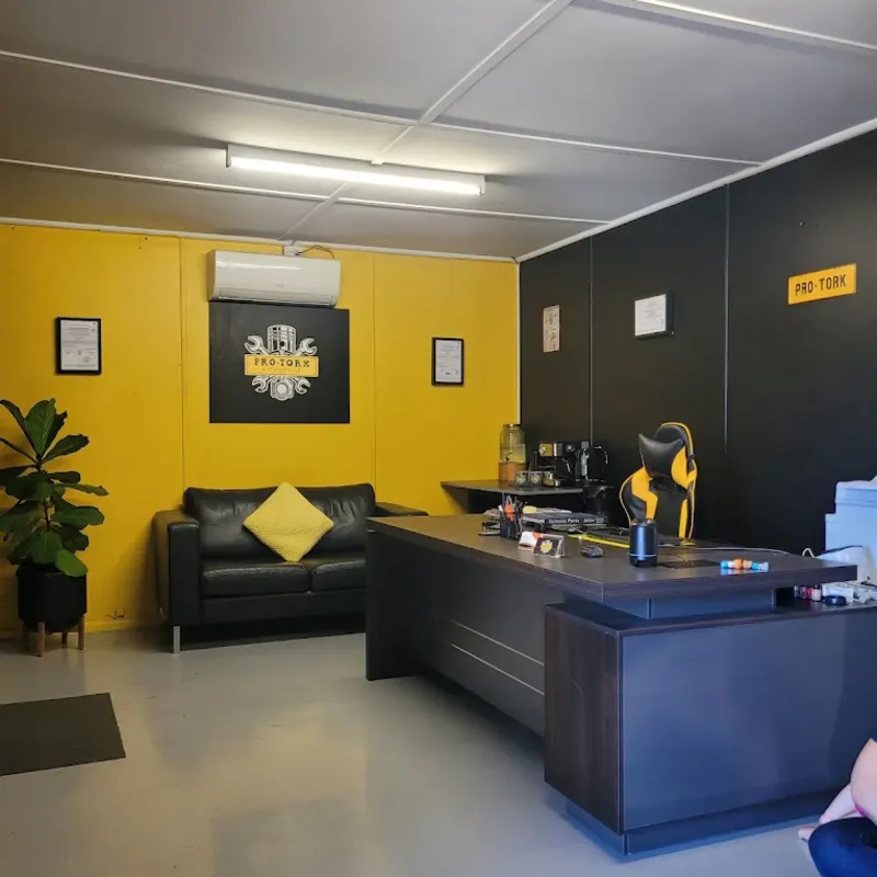 PRO-TORK Automotive workshop front
